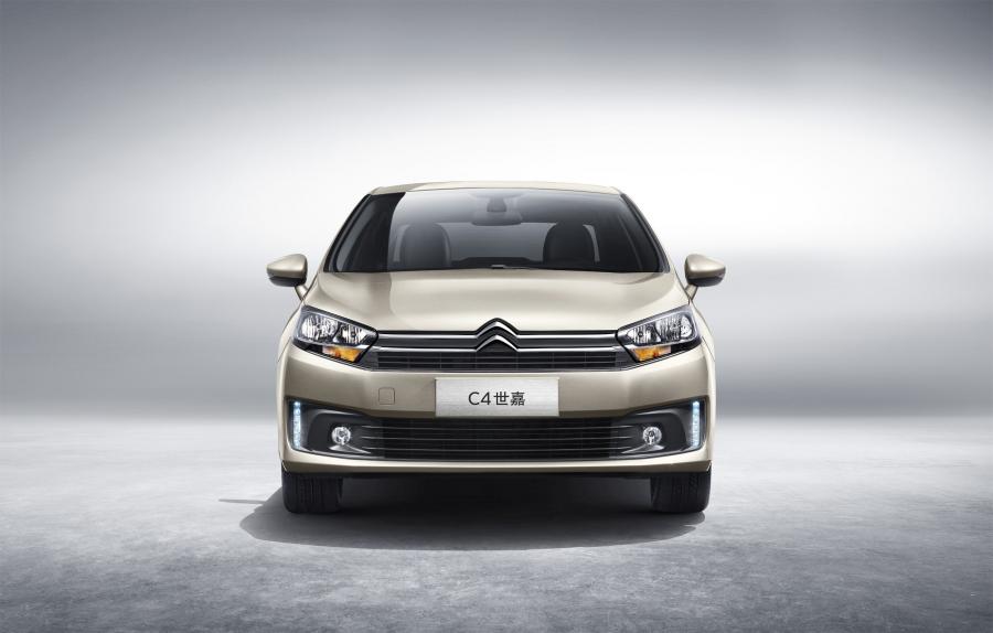  Citroen C4 Sedan 2015 года  (фото 14 из 20)